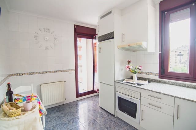 2 soveværelse Lejlighed til salg i Centro Urbano, Oviedo med garage - € 239.000 (Ref: 10038992)