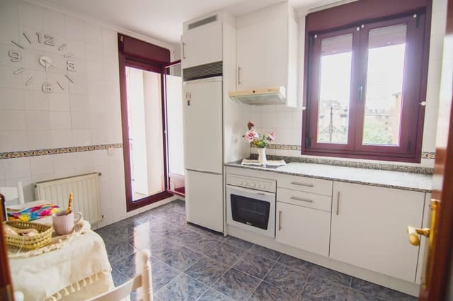 2 soveværelse Lejlighed til salg i Centro Urbano, Oviedo med garage - € 239.000 (Ref: 10038992)