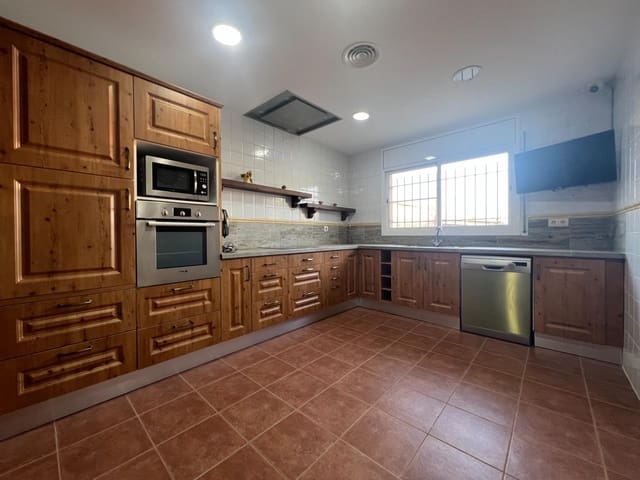 7 chambre Villa/Maison à vendre à Deltebre avec garage - 265 000 € (Ref: 10041393)
