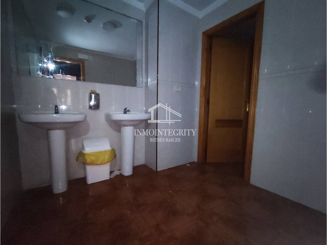 3 slaapkamer Commercieel te koop in Castello de la Plana - € 149.900 (Ref: 10052225)
