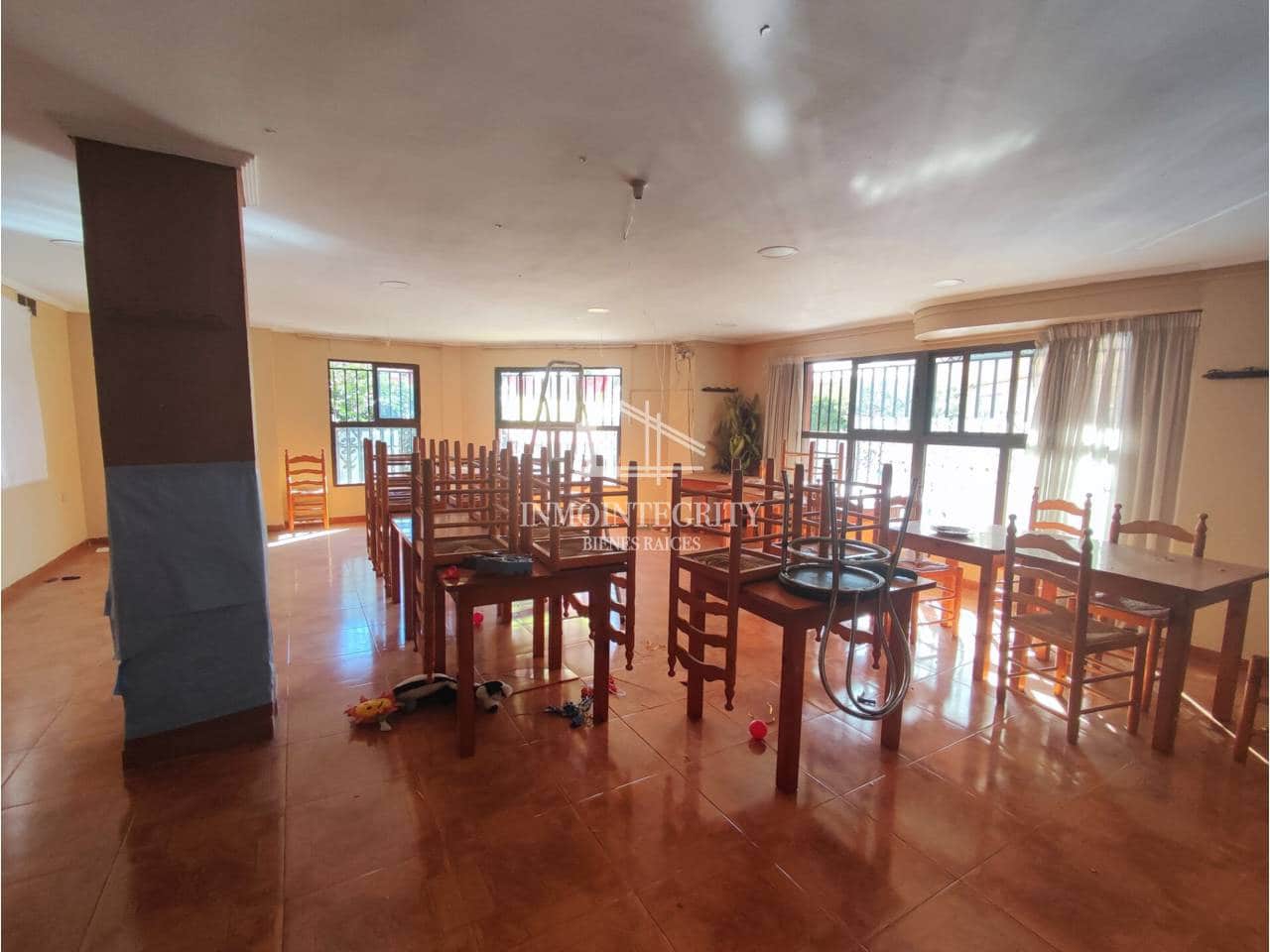 3 slaapkamer Commercieel te koop in Castello de la Plana - € 149.900 (Ref: 10052225)