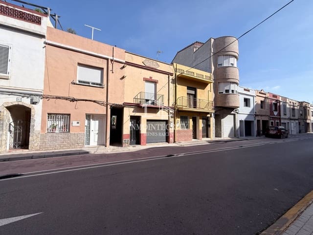 4 makuuhuone Omakotitalo myytävänä paikassa Castelló de la Plana mukana 
autotalli - 169 000 € (Ref: 10052234)
