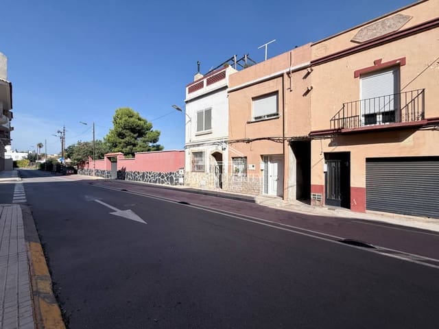 4 makuuhuone Omakotitalo myytävänä paikassa Castelló de la Plana mukana 
autotalli - 169 000 € (Ref: 10052234)