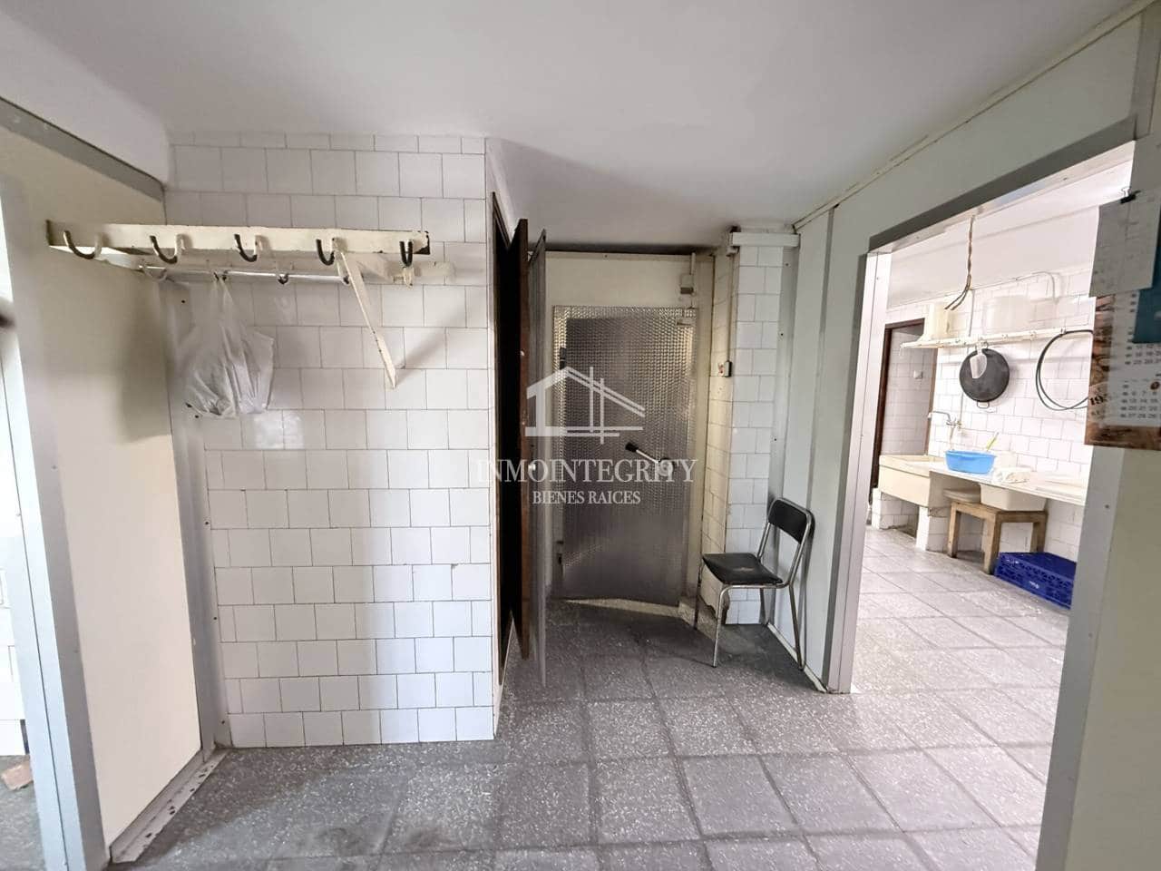 5 slaapkamer Commercieel te koop in Castello de la Plana met garage - € 167.000 (Ref: 10052240)