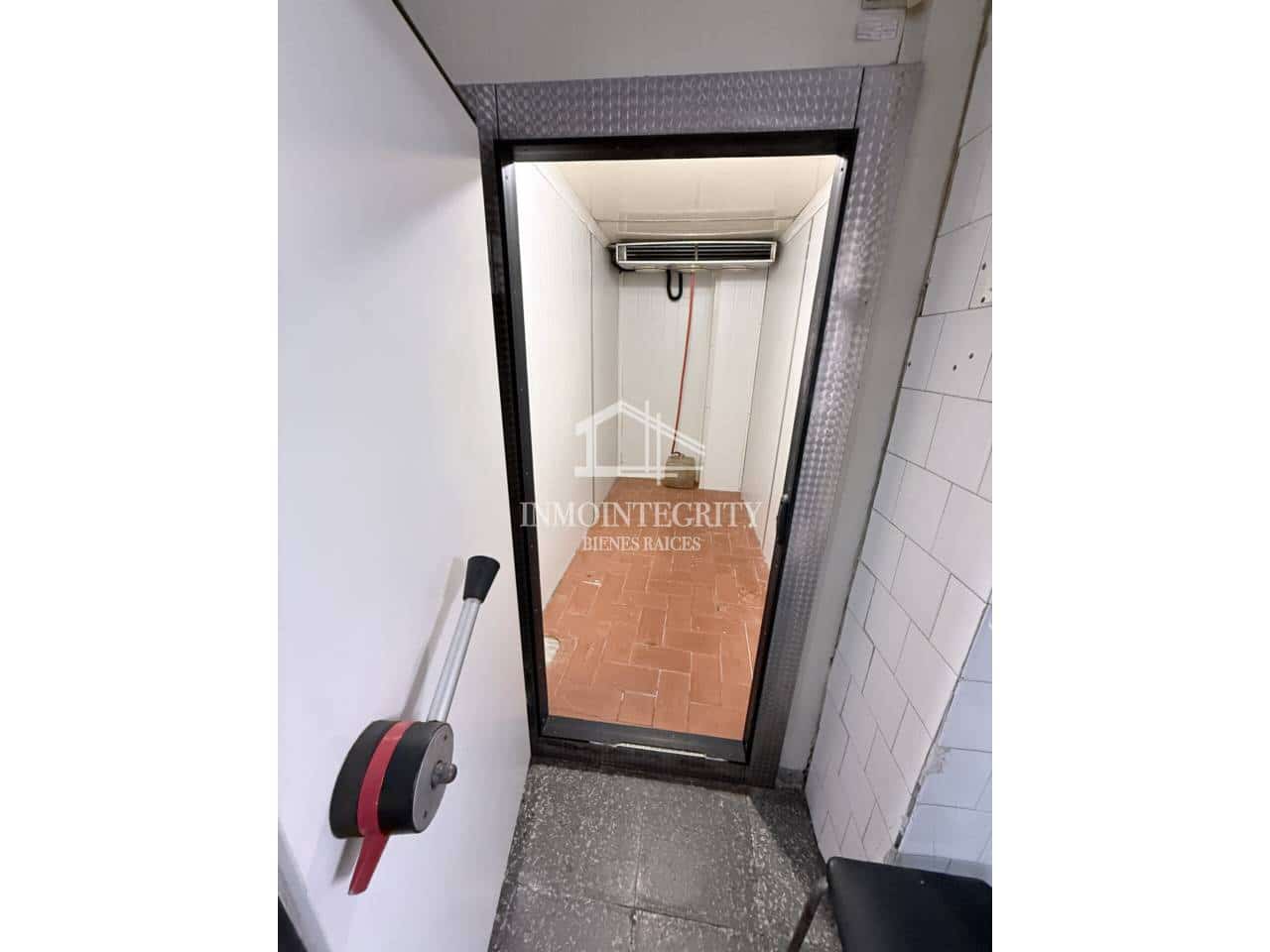 5 slaapkamer Commercieel te koop in Castello de la Plana met garage - € 167.000 (Ref: 10052240)