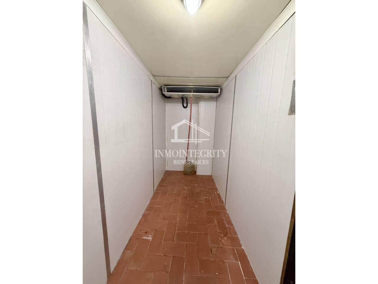 5 slaapkamer Commercieel te koop in Castello de la Plana met garage - € 167.000 (Ref: 10052240)