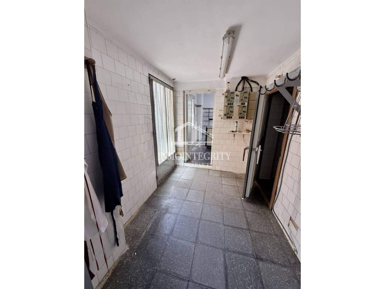 5 slaapkamer Commercieel te koop in Castello de la Plana met garage - € 167.000 (Ref: 10052240)