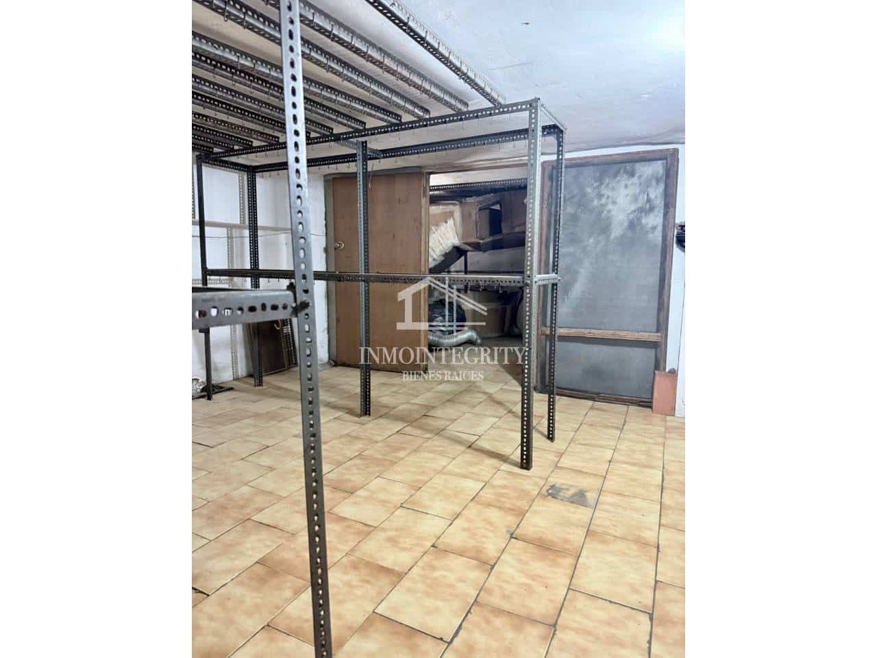 5 slaapkamer Commercieel te koop in Castello de la Plana met garage - € 167.000 (Ref: 10052240)