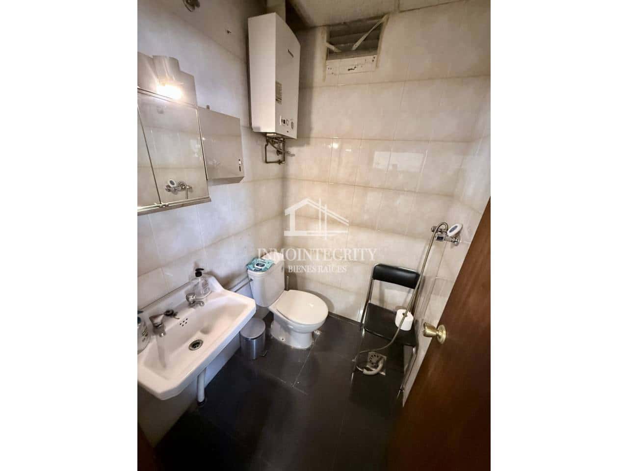 5 slaapkamer Commercieel te koop in Castello de la Plana met garage - € 167.000 (Ref: 10052240)