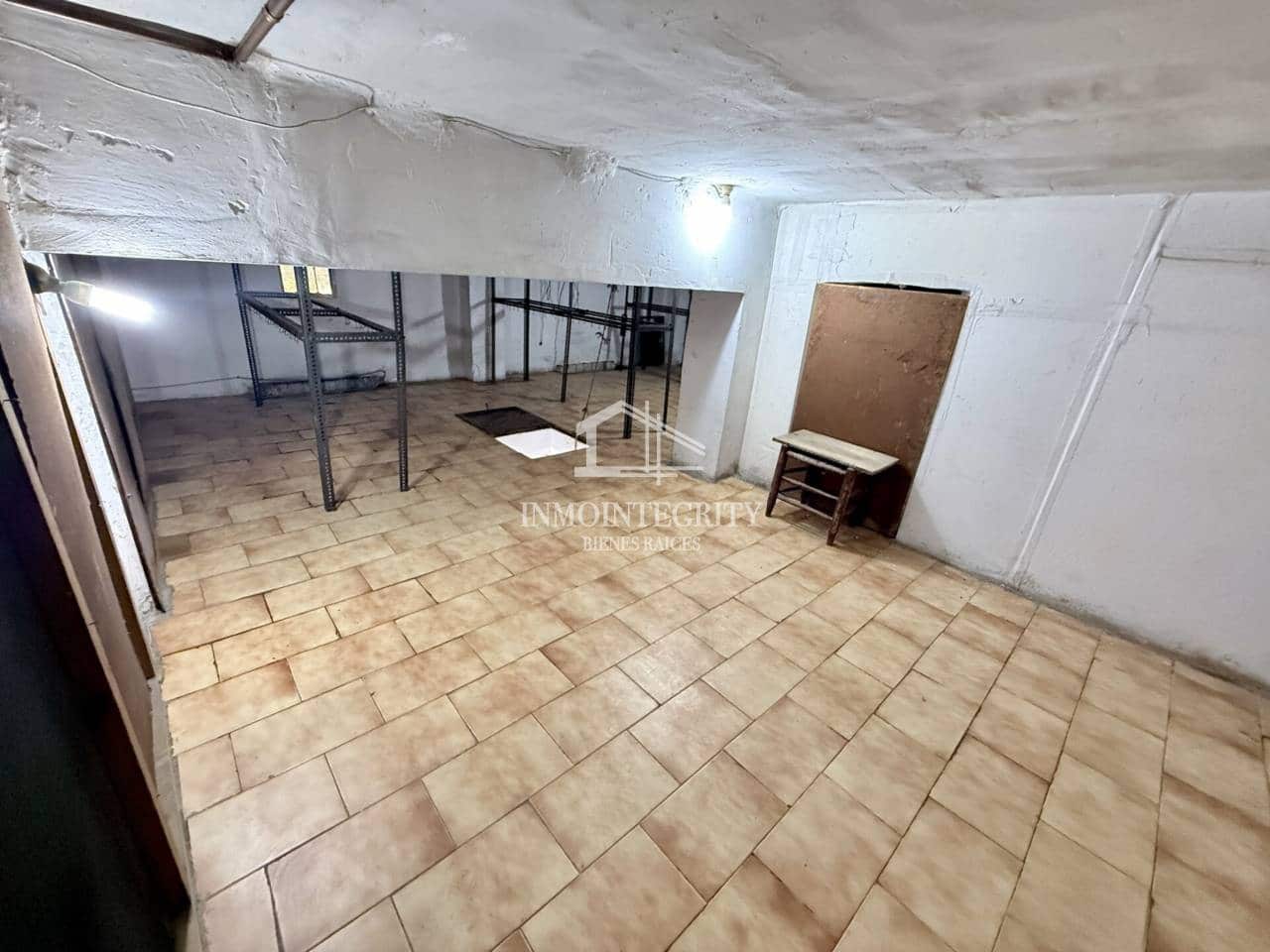 5 slaapkamer Commercieel te koop in Castello de la Plana met garage - € 167.000 (Ref: 10052240)