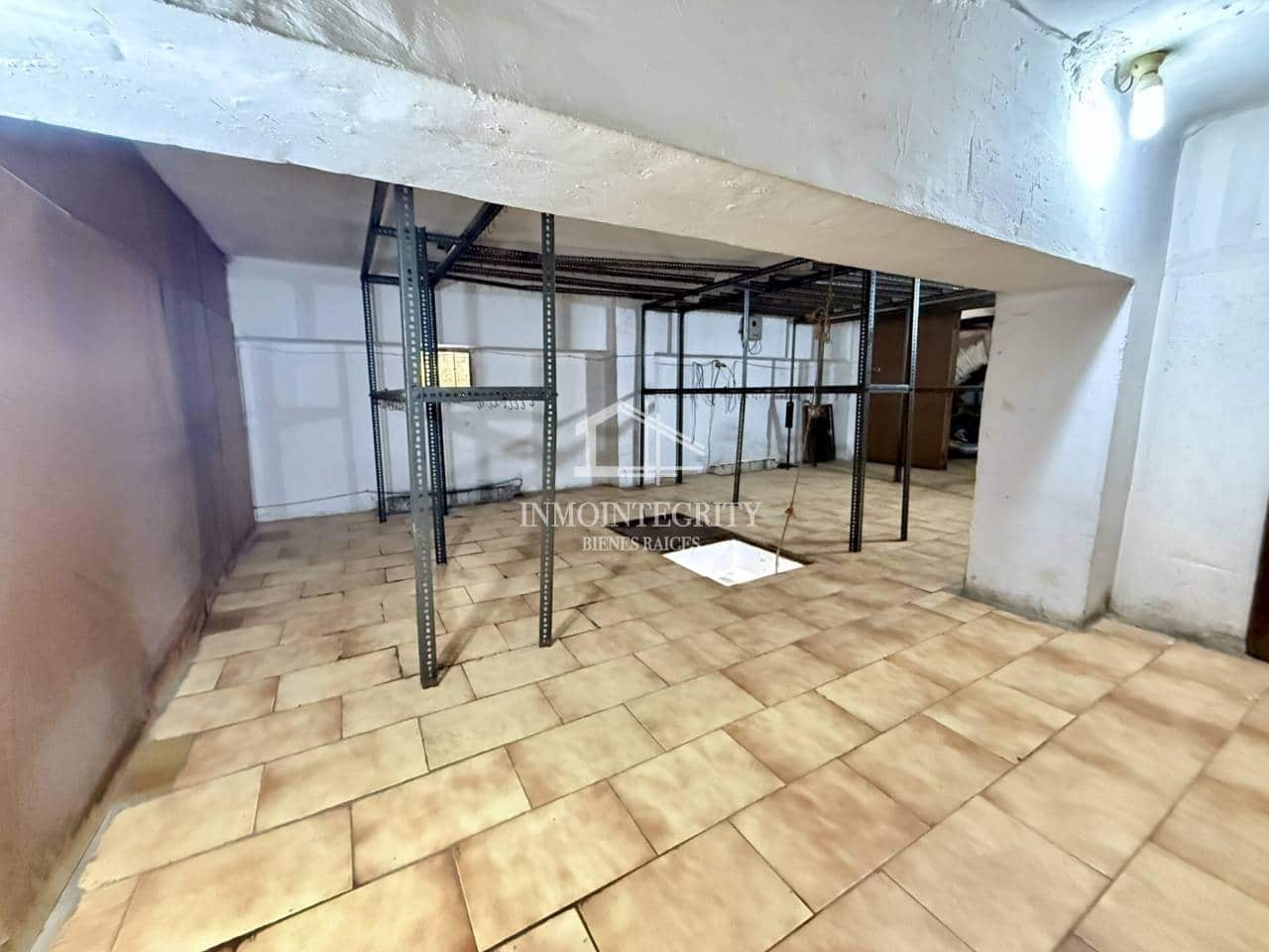 5 slaapkamer Commercieel te koop in Castello de la Plana met garage - € 167.000 (Ref: 10052240)