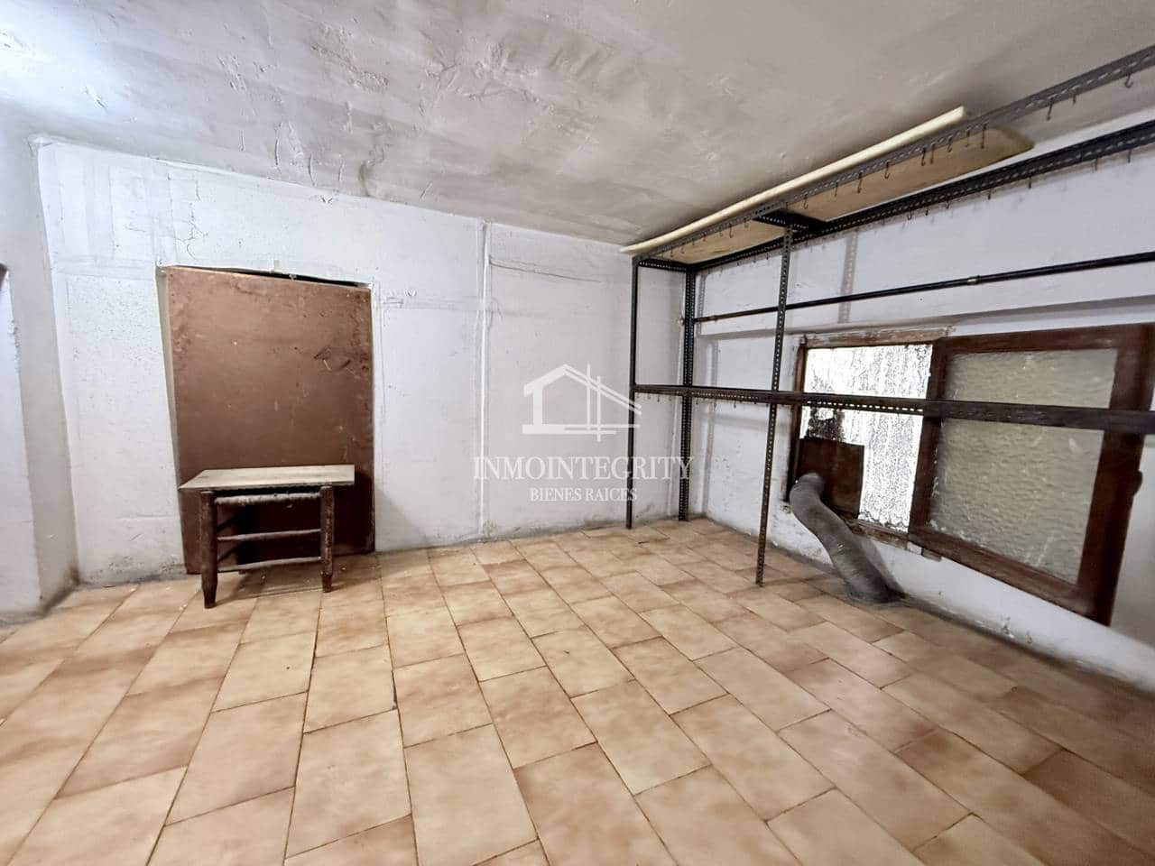 5 slaapkamer Commercieel te koop in Castello de la Plana met garage - € 167.000 (Ref: 10052240)