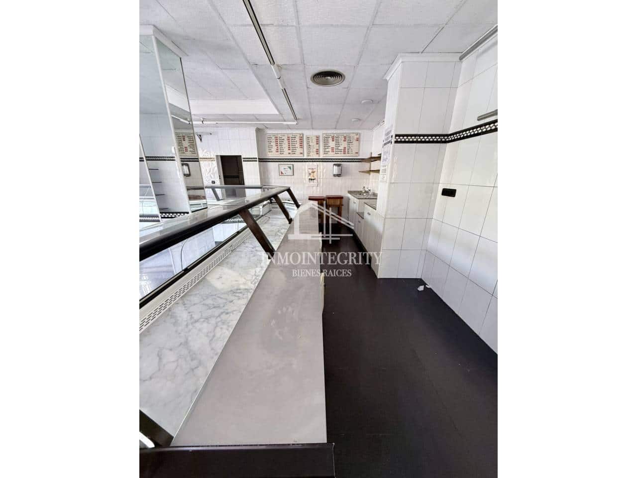 5 slaapkamer Commercieel te koop in Castello de la Plana met garage - € 167.000 (Ref: 10052240)