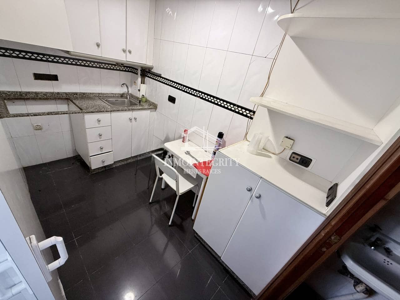 5 slaapkamer Commercieel te koop in Castello de la Plana met garage - € 167.000 (Ref: 10052240)