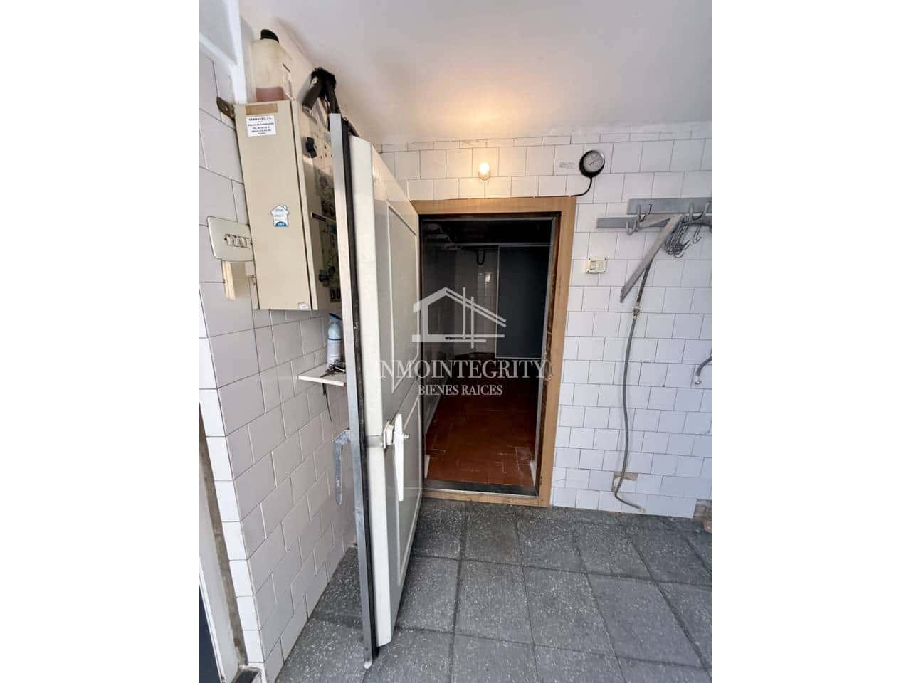 5 slaapkamer Commercieel te koop in Castello de la Plana met garage - € 167.000 (Ref: 10052240)