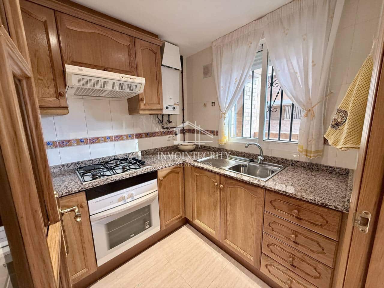 3 makuuhuone Huoneisto myytävänä paikassa Oropesa  mukana uima-altaan 
autotalli - 206 500 € (Ref: 10139034)