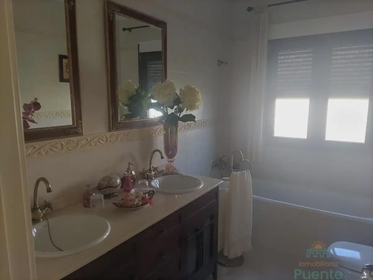6 bedroom Villa for sale in La Hoya with garage - € 370,000 (Ref: 10045561)