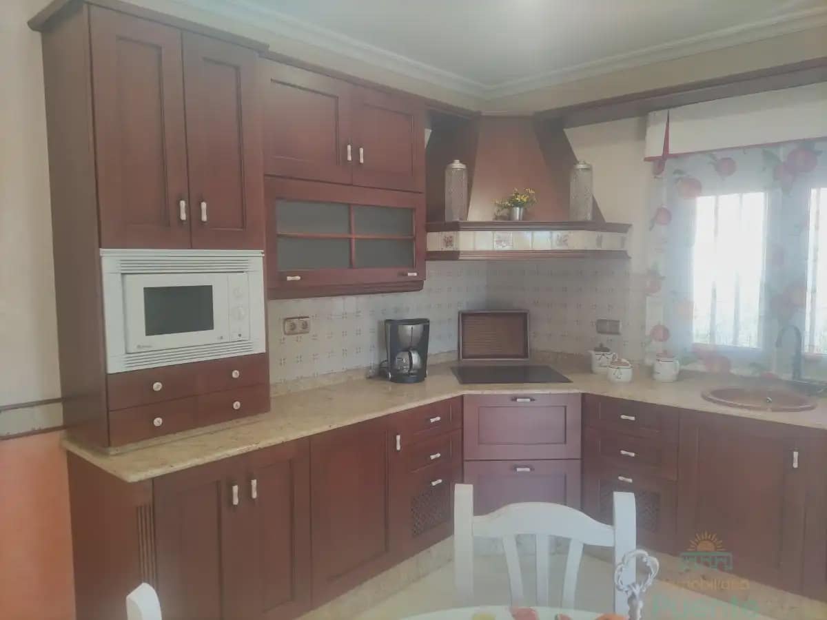 6 bedroom Villa for sale in La Hoya with garage - € 370,000 (Ref: 10045561)