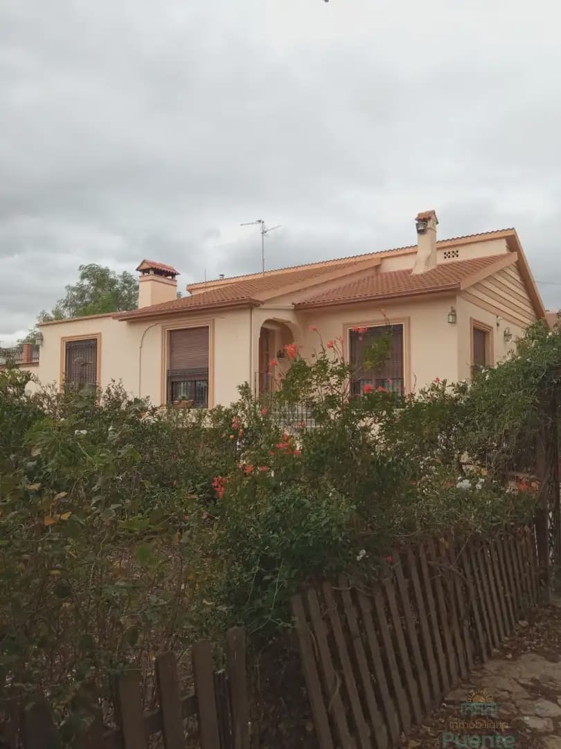 6 bedroom Villa for sale in La Hoya with garage - € 370,000 (Ref: 10045561)