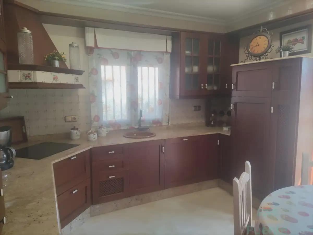 6 bedroom Villa for sale in La Hoya with garage - € 370,000 (Ref: 10045561)