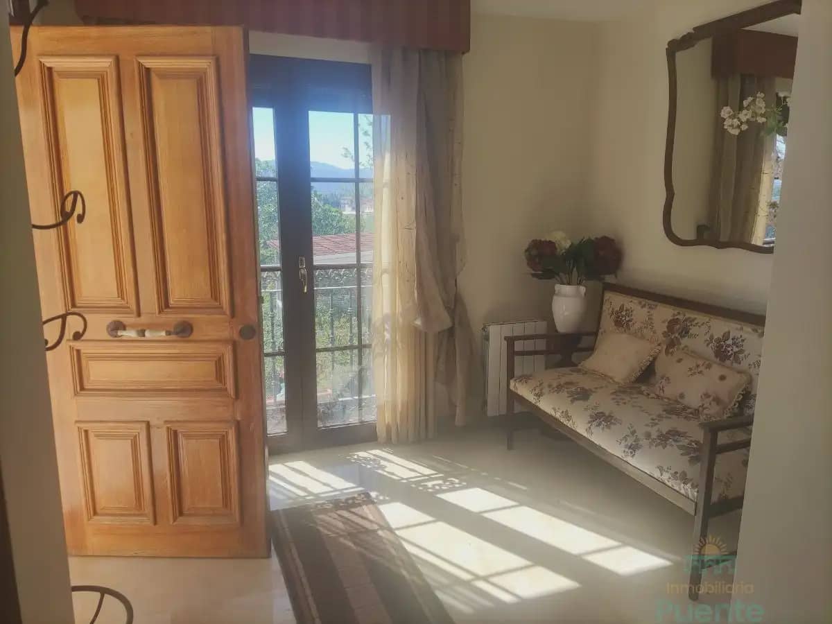6 bedroom Villa for sale in La Hoya with garage - € 370,000 (Ref: 10045561)