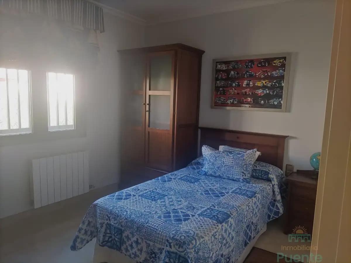 6 bedroom Villa for sale in La Hoya with garage - € 370,000 (Ref: 10045561)
