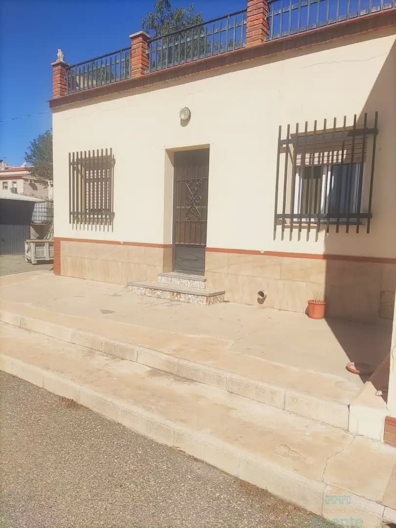 6 bedroom Villa for sale in La Hoya with garage - € 370,000 (Ref: 10045561)