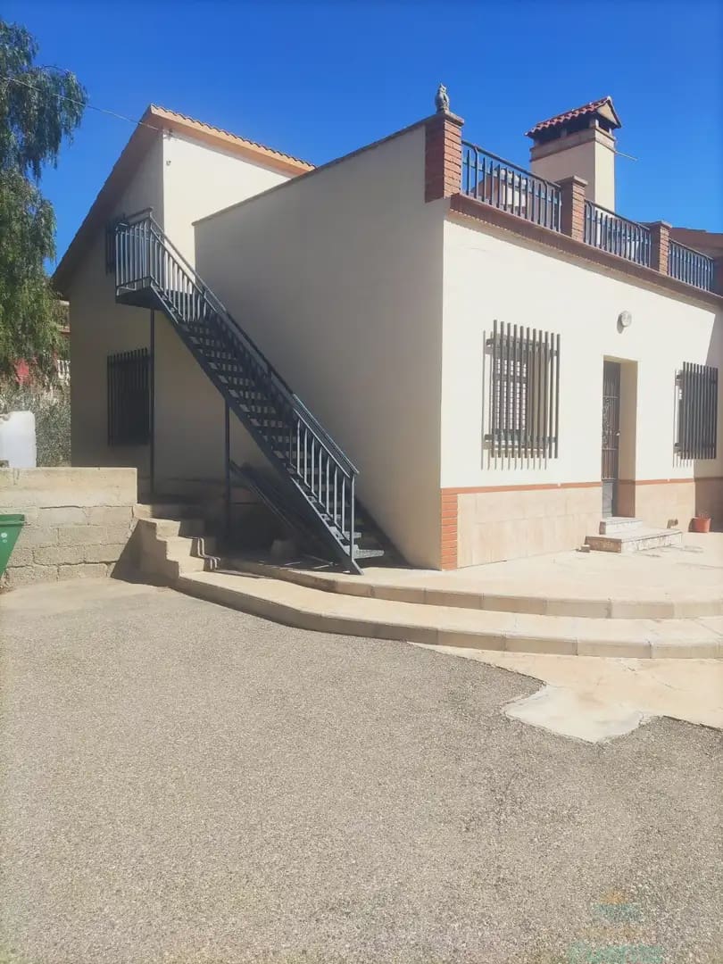 6 bedroom Villa for sale in La Hoya with garage - € 370,000 (Ref: 10045561)