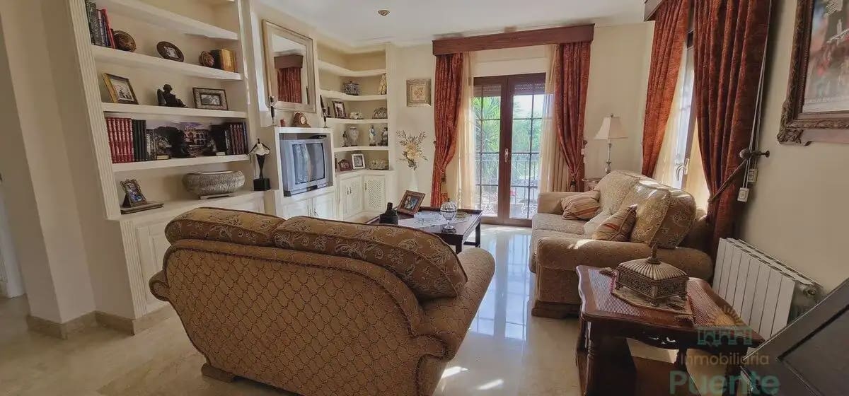 6 bedroom Villa for sale in La Hoya with garage - € 370,000 (Ref: 10045561)