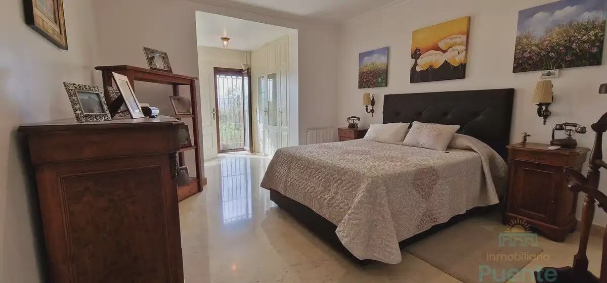 6 bedroom Villa for sale in La Hoya with garage - € 370,000 (Ref: 10045561)