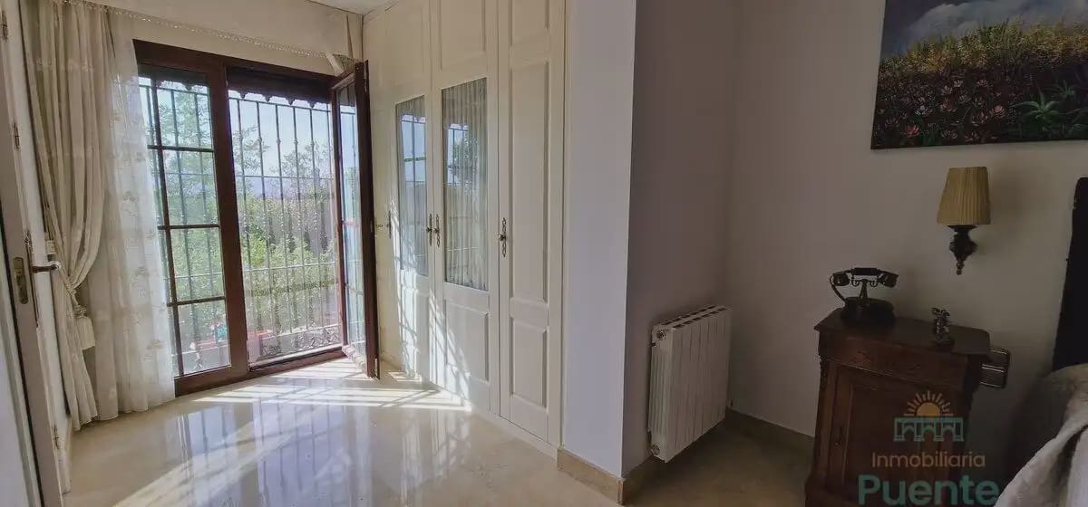 6 bedroom Villa for sale in La Hoya with garage - € 370,000 (Ref: 10045561)