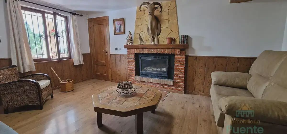 6 bedroom Villa for sale in La Hoya with garage - € 370,000 (Ref: 10045561)