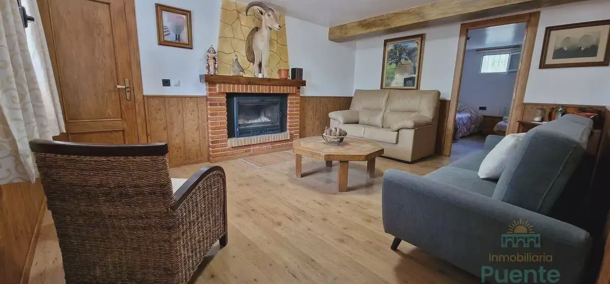 6 bedroom Villa for sale in La Hoya with garage - € 370,000 (Ref: 10045561)