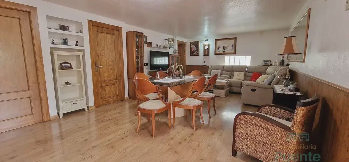 6 bedroom Villa for sale in La Hoya with garage - € 370,000 (Ref: 10045561)