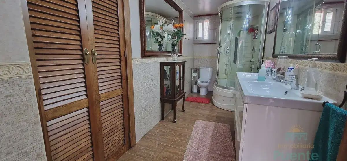 6 bedroom Villa for sale in La Hoya with garage - € 370,000 (Ref: 10045561)