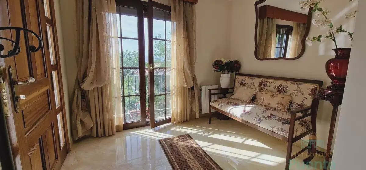 6 bedroom Villa for sale in La Hoya with garage - € 370,000 (Ref: 10045561)