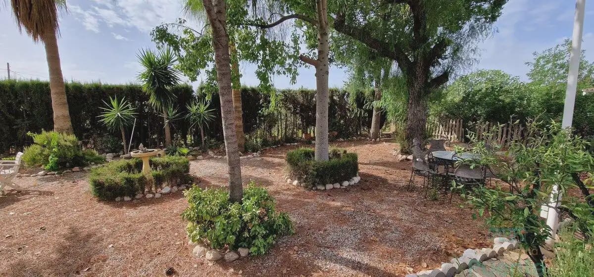 6 bedroom Villa for sale in La Hoya with garage - € 370,000 (Ref: 10045561)