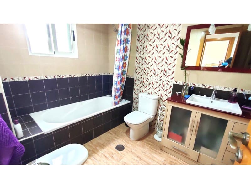 4 quarto Casa em Banda para venda em Los Alcazares com garagem - 272 000 € (Ref: 10045389)