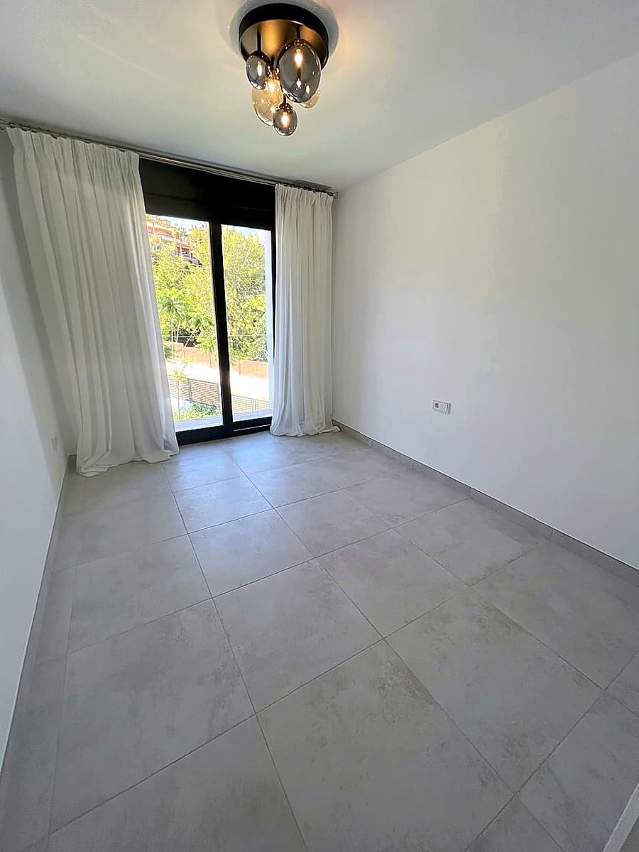 3 Zimmer Apartment zu verkaufen in Estepona mit Pool Garage - 839.000 € (Ref: 10060977)