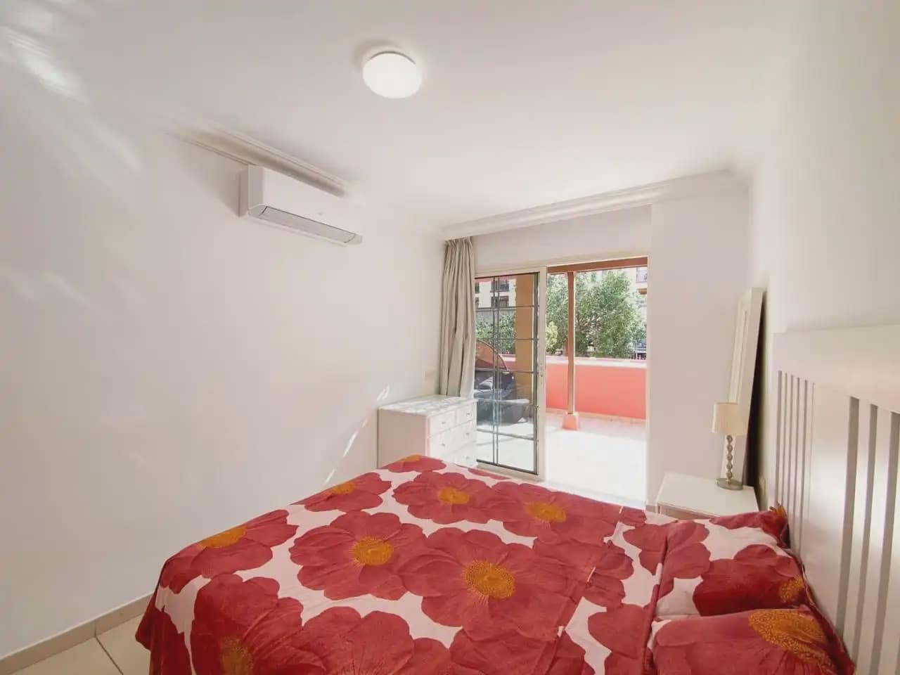 1 sovrum Lägenhet till salu i Adeje med pool - 599 000 € (Ref: 10045327)