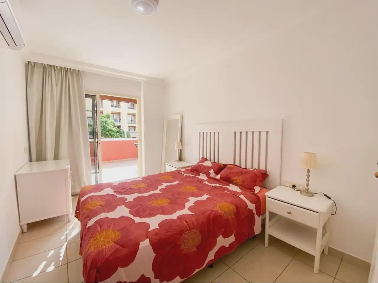 1 sovrum Lägenhet till salu i Adeje med pool - 599 000 € (Ref: 10045327)