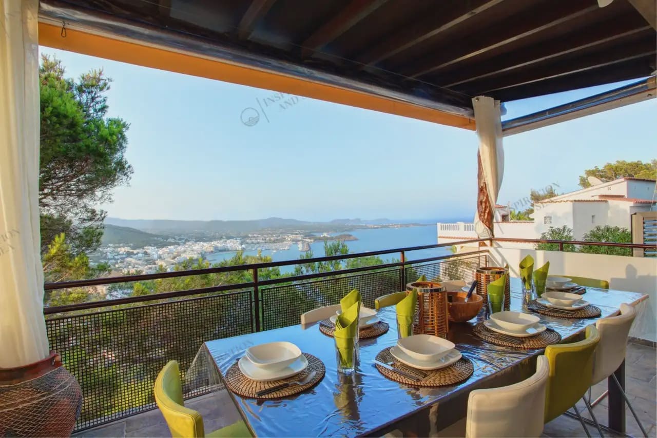 5 bedroom Villa for rent in Santa Eulalia / Santa Eularia with pool - € 6,500 (Ref: 10065254)