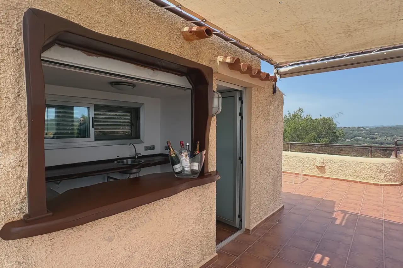 5 bedroom Villa for rent in Santa Eulalia / Santa Eularia with pool - € 6,500 (Ref: 10065254)