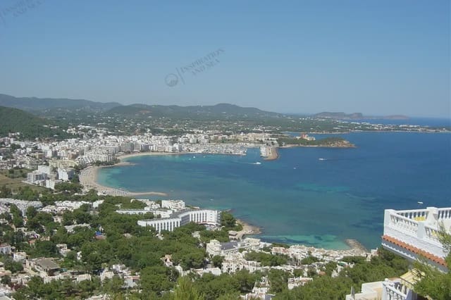 5 bedroom Villa for rent in Santa Eulalia / Santa Eularia with pool - € 6,500 (Ref: 10065254)