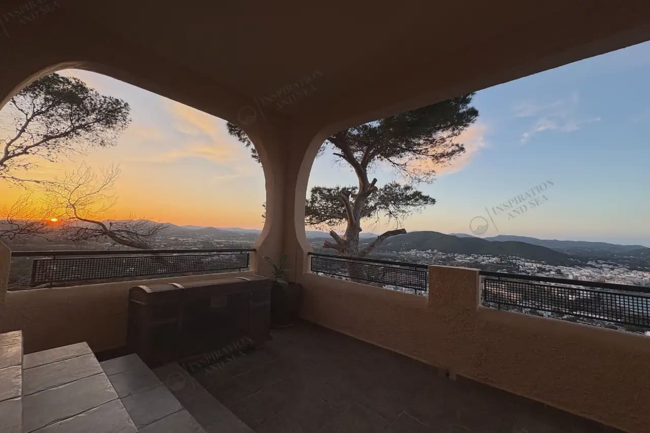 5 bedroom Villa for rent in Santa Eulalia / Santa Eularia with pool - € 6,500 (Ref: 10065254)