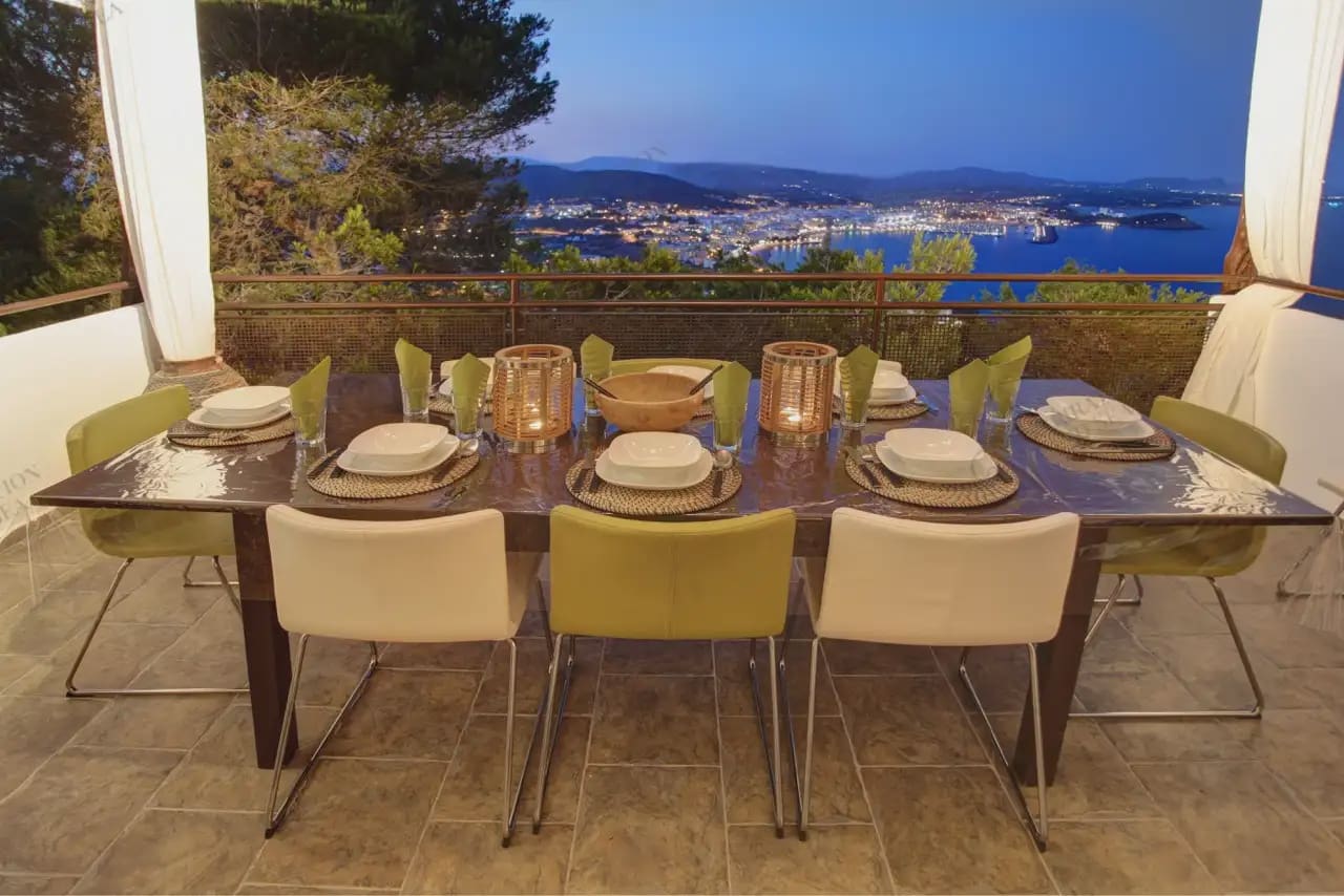 5 bedroom Villa for rent in Santa Eulalia / Santa Eularia with pool - € 6,500 (Ref: 10065254)