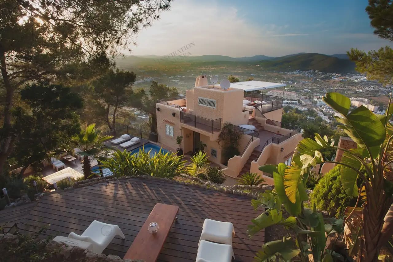 5 bedroom Villa for rent in Santa Eulalia / Santa Eularia with pool - € 6,500 (Ref: 10065254)