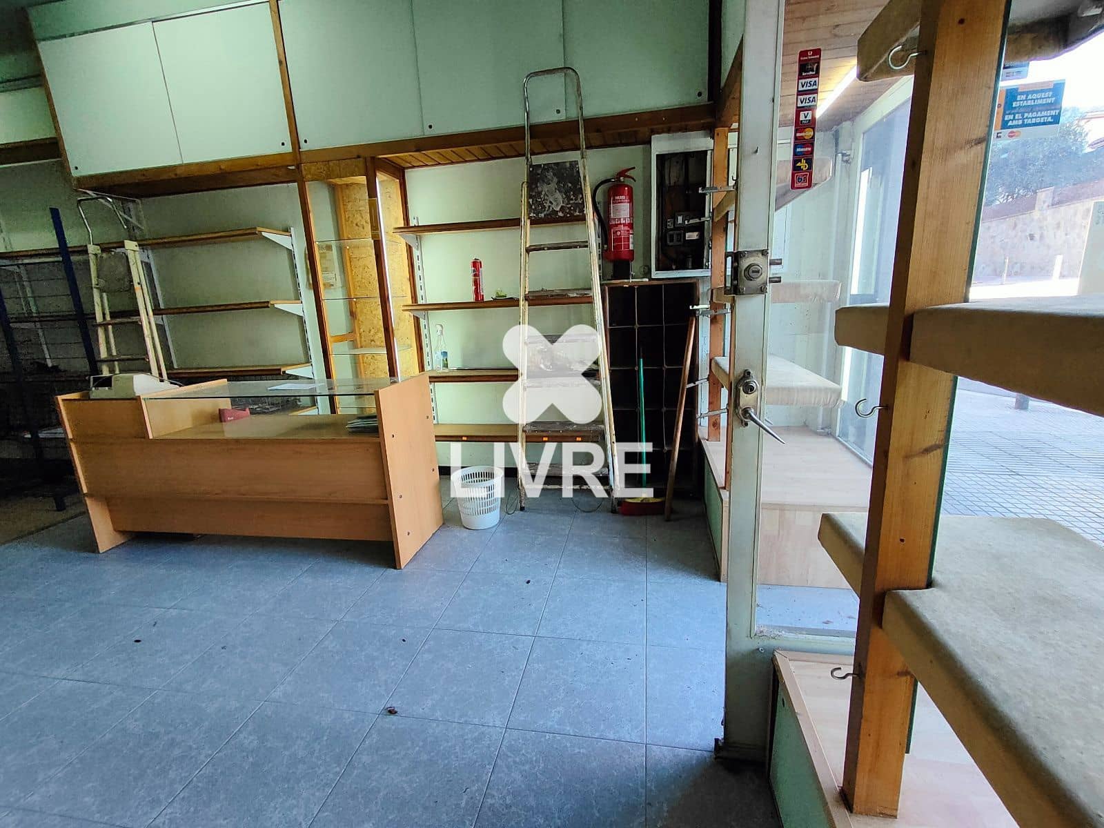 Commercial for sale in Esplugues de Llobregat - € 75,000 (Ref: 10042188)