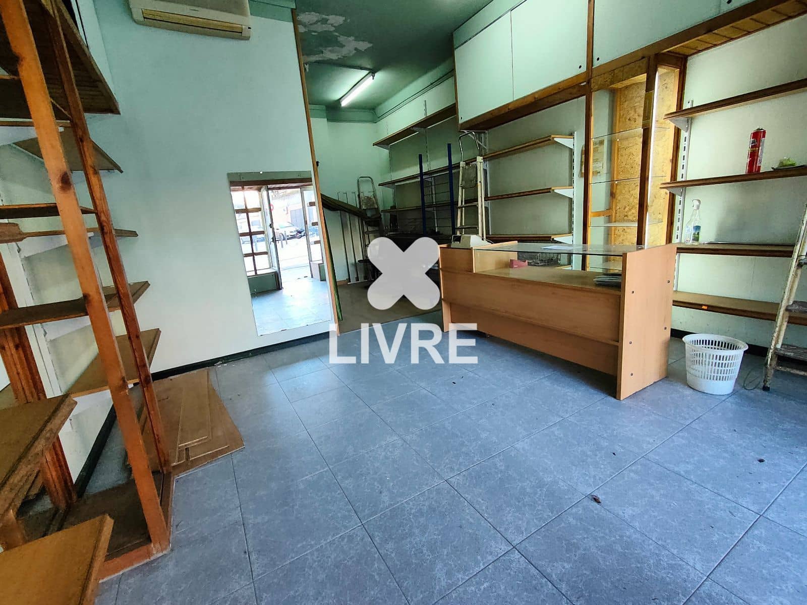 Commercial for sale in Esplugues de Llobregat - € 75,000 (Ref: 10042188)