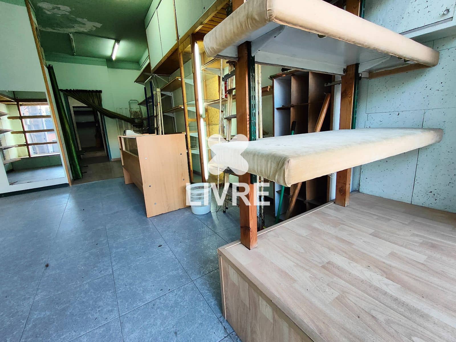 Commercial for sale in Esplugues de Llobregat - € 75,000 (Ref: 10042188)